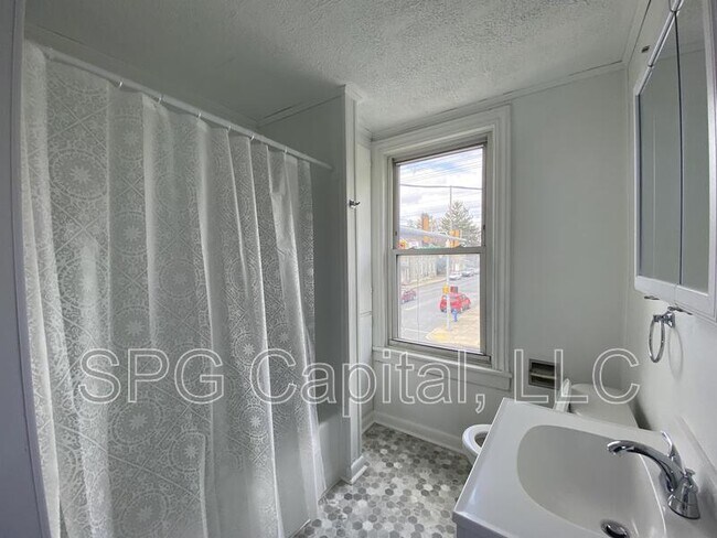 Building Photo - 340 S 2nd St