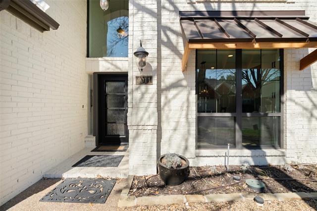 Building Photo - 4011 Azure Ln