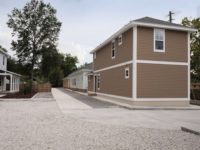 Building Photo - Thelma Lane - Luxury 3 Bedroom House