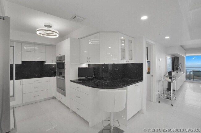 Building Photo - 4101 N Ocean Blvd