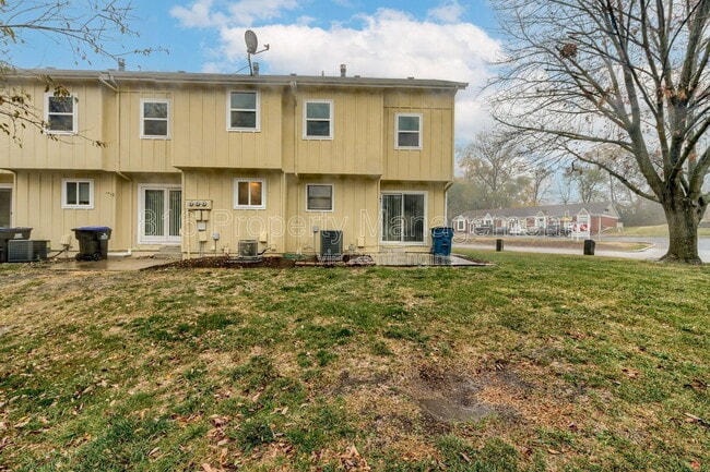 Building Photo - 164 SW Robin Rd