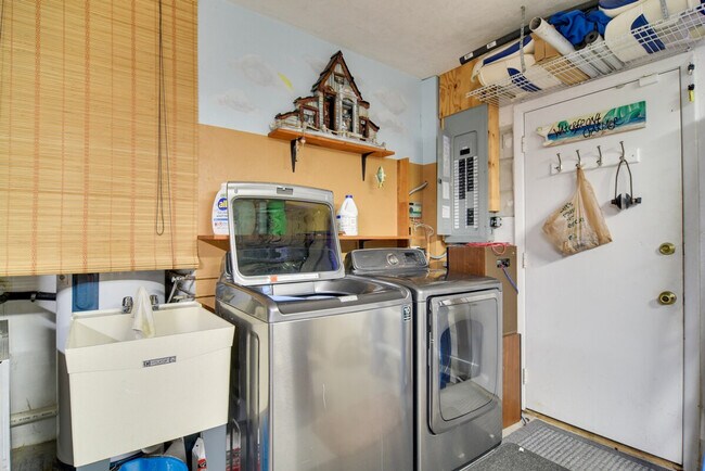 Building Photo - 301 N Tessier Dr