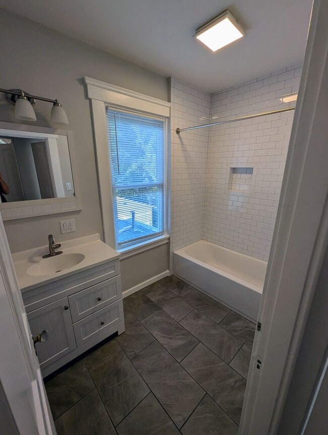 Building Photo - 2145 Slane Ave