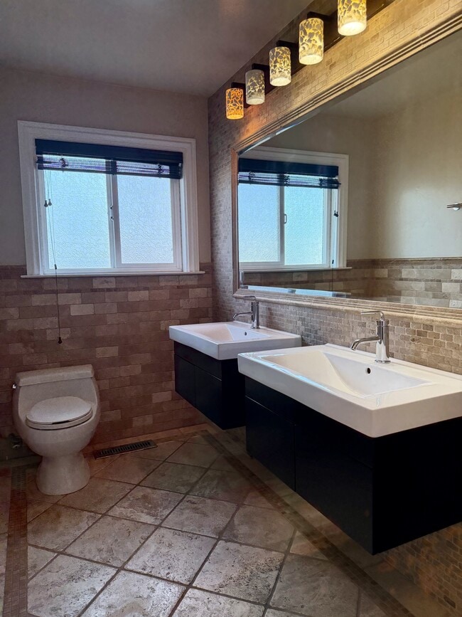 Building Photo - 1586 Stapleton Ct