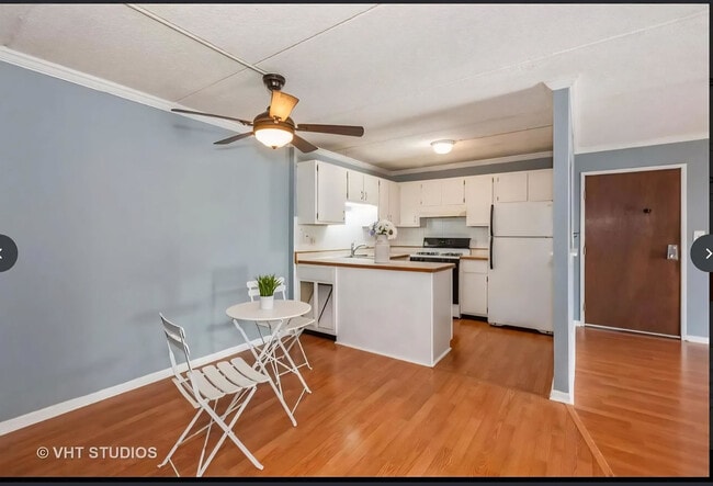 Building Photo - 5S066 Pebblewood Ln