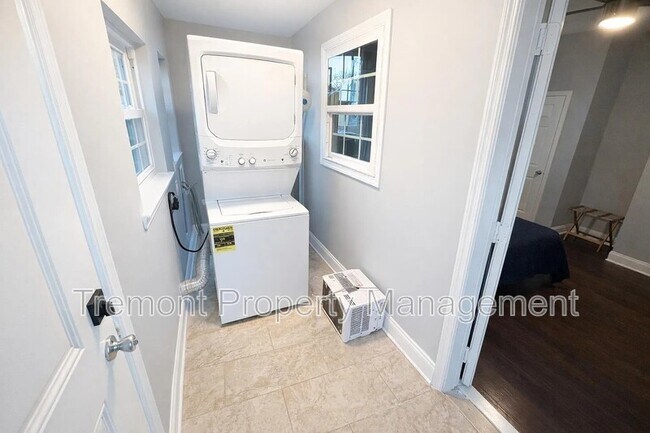 Building Photo - 1903 E 13th St