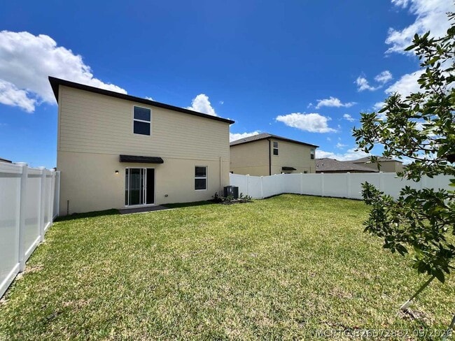 Building Photo - 755 Carlyle Wy