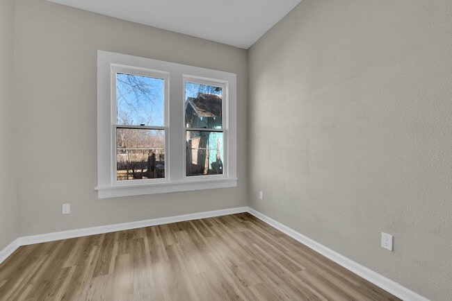 Building Photo - 439 W Lubbock St