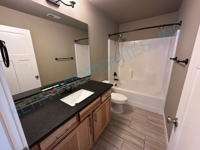 Building Photo - 1775 NE Currin Creek Dr