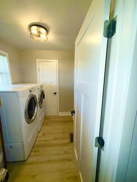 Building Photo - 303 S Promenade Blvd