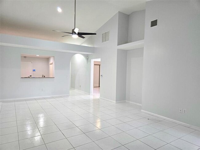 Building Photo - 5912 NW 93rd Terrace