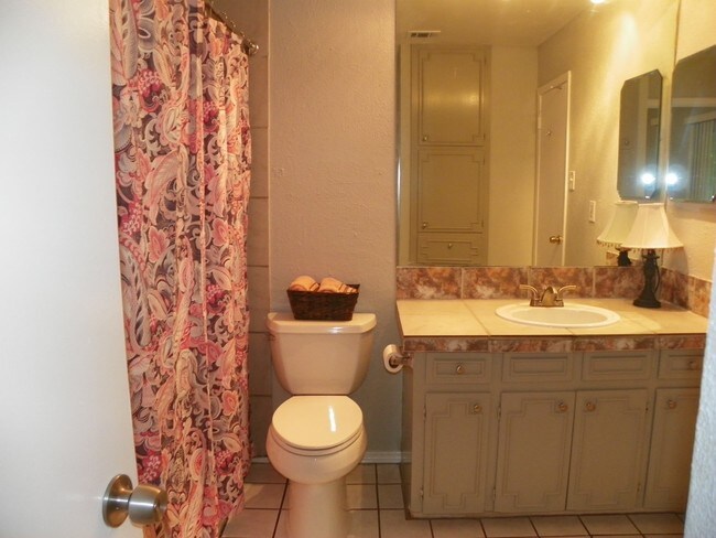 Building Photo - 3406 Dolphin Dr