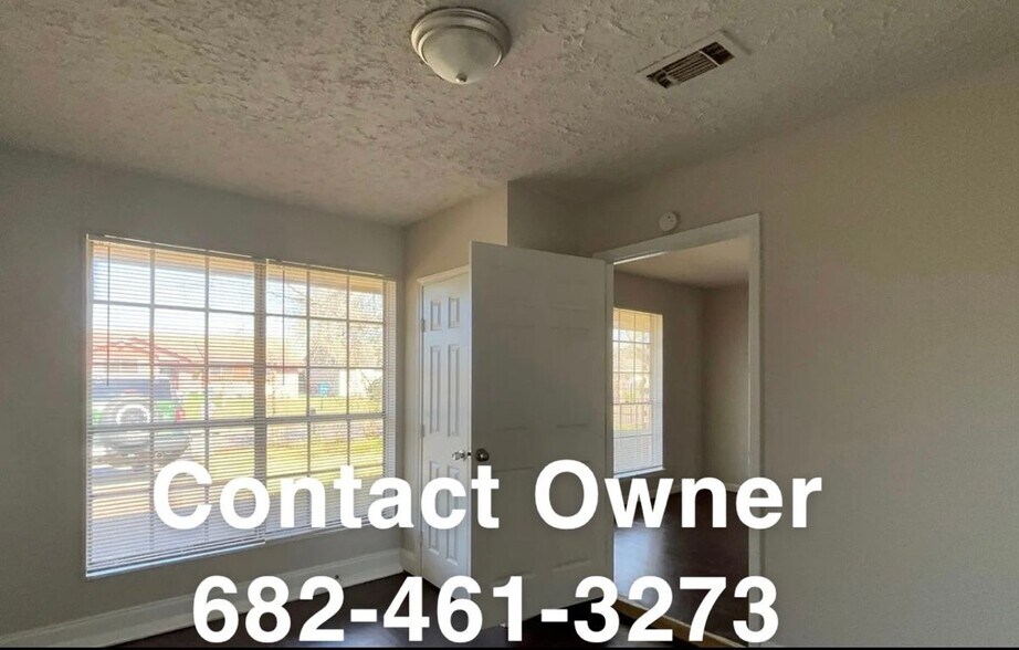 Building Photo - 1734 Palmdale St