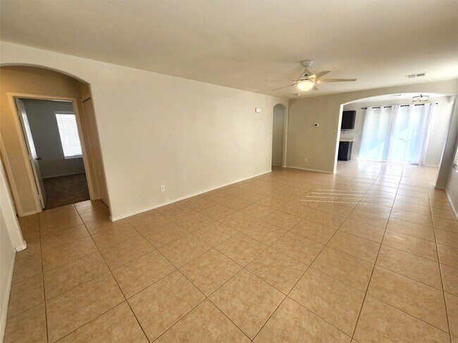 Building Photo - 4931 Lunetto Ave