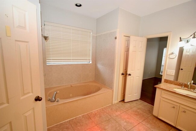 Building Photo - 13903 Jupiter Hills Dr