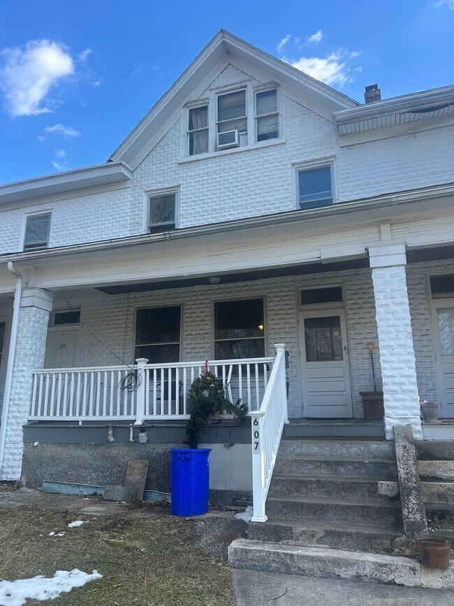 Primary Photo - 607 S 24th St