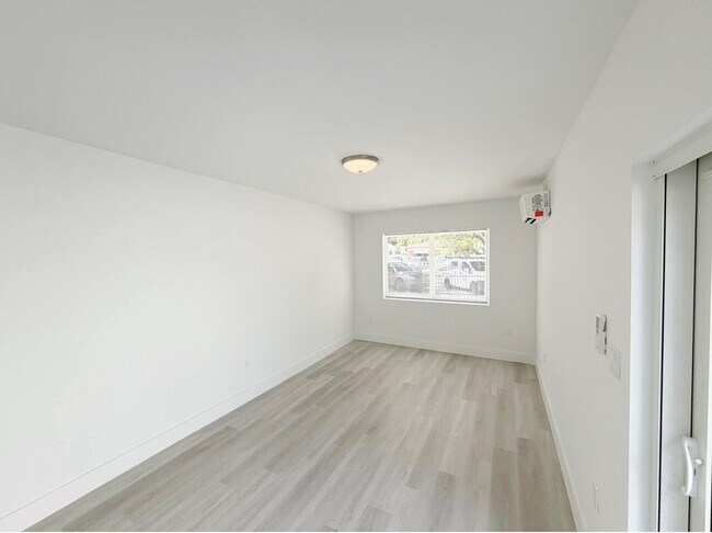 Building Photo - 1135 NW 127th St