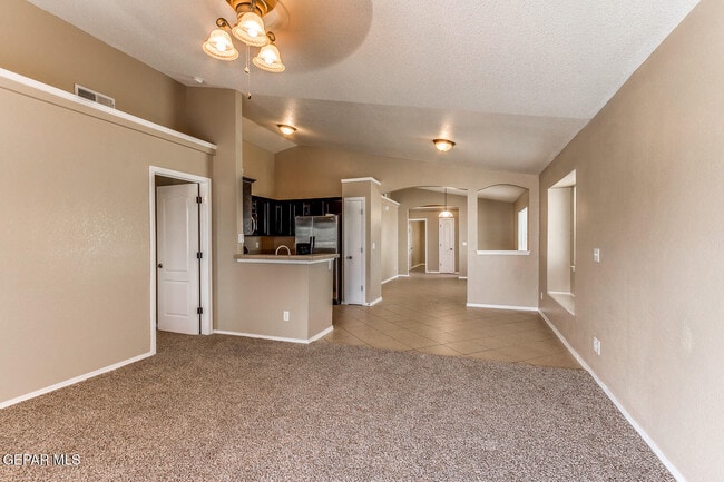 Building Photo - 10964 Northview Dr