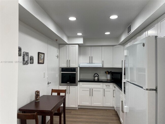 Building Photo - 3801 S Ocean Blvd