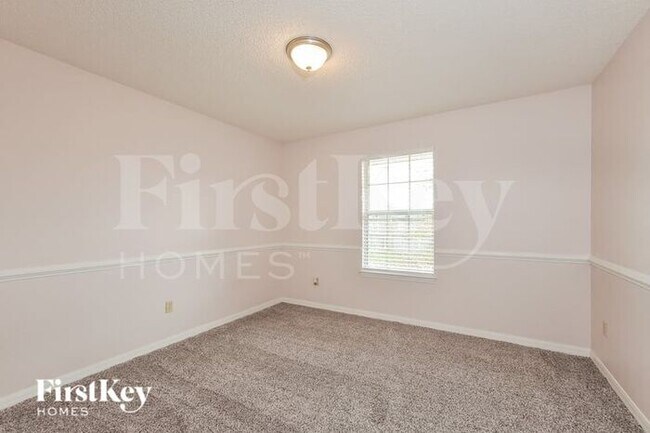 Building Photo - 20 Bickwick Ln