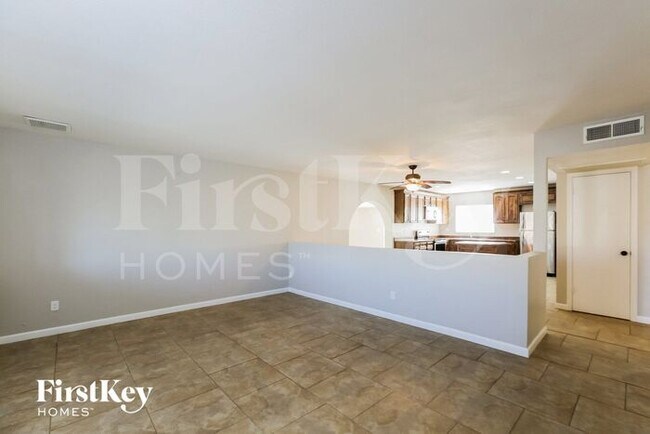 Building Photo - 9605 N 43rd Ln