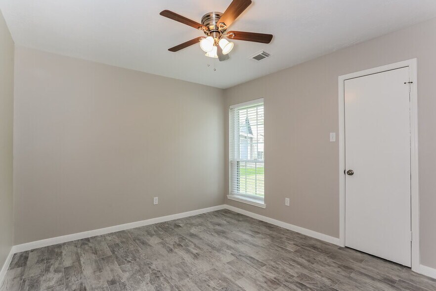 Building Photo - 1407 Bayou Glen Dr