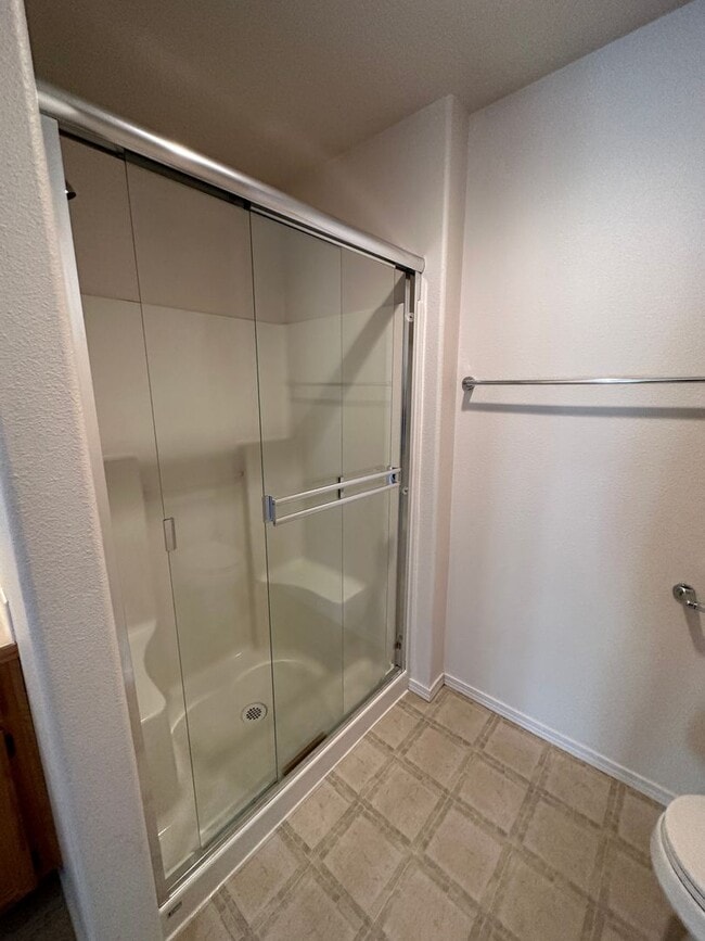 Building Photo - Spacious 2 bed/2.5 bath with bonus room townhome off Road 68