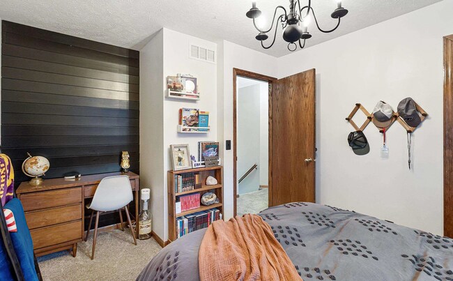 Building Photo - Gorgeous Millard Home!!