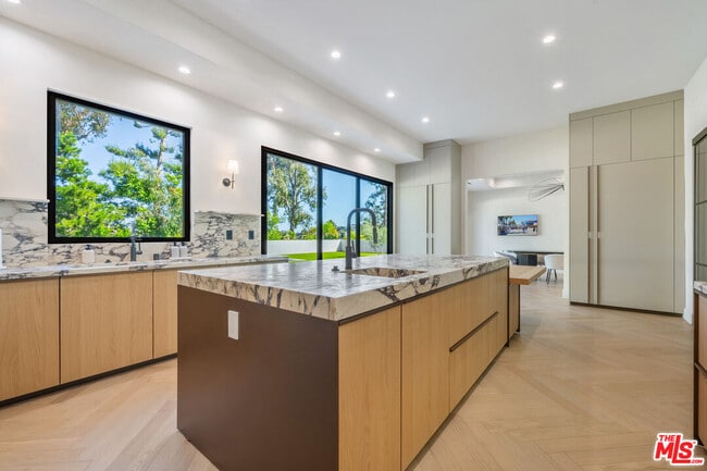 Building Photo - 12001 Crest Ct