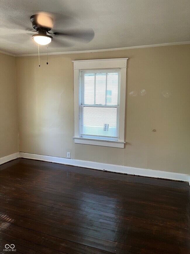 Building Photo - 3179 N Kenwood Ave