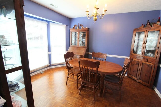 Building Photo - Charming 3-Bedroom Townhome for Rent with ...