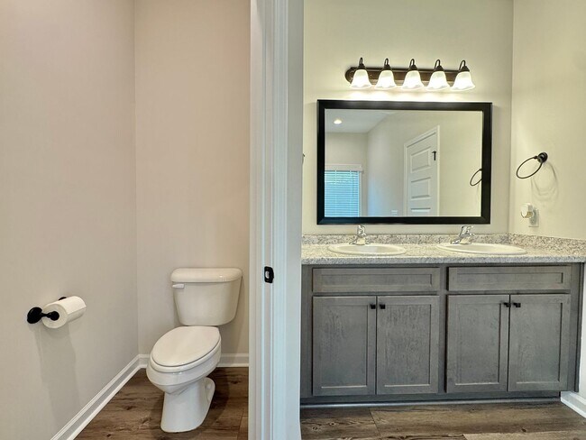 Building Photo - $500 RENT CREDIT | MOVE IN READY! (Pet Friendly)