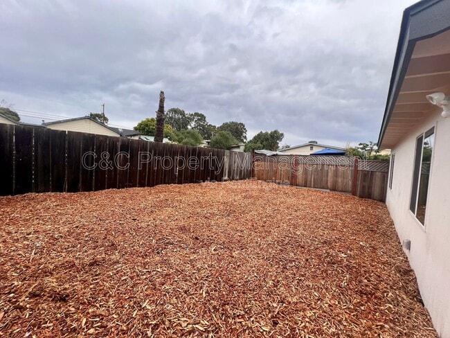 Building Photo - 1381 Circle Ave