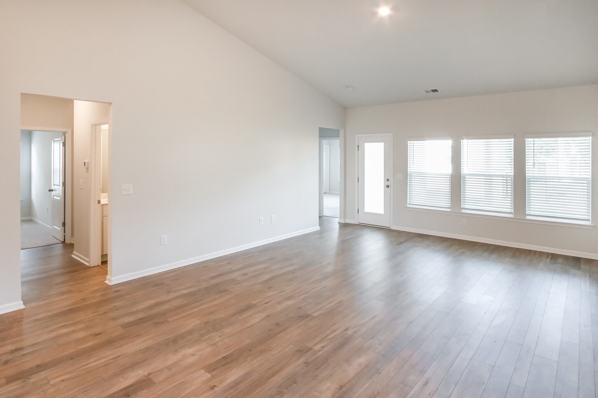 Building Photo - 212 Craigflower Ct