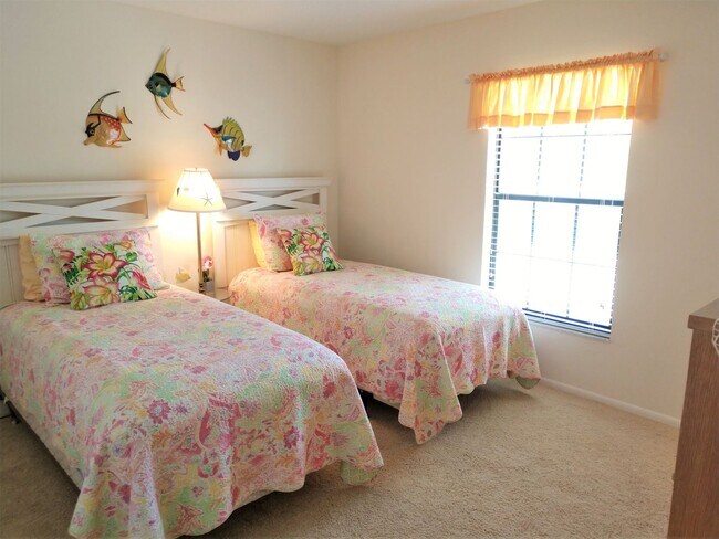 Building Photo - Seasonal Short-Term 2-Bedroom 2-Bathroom 2nd Floor Condo located at Mission Lakes!