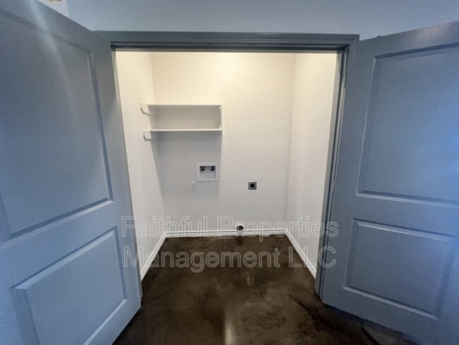 Building Photo - 14215 County Rd 452