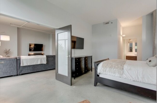 Building Photo - 2115 Yeaman Pl