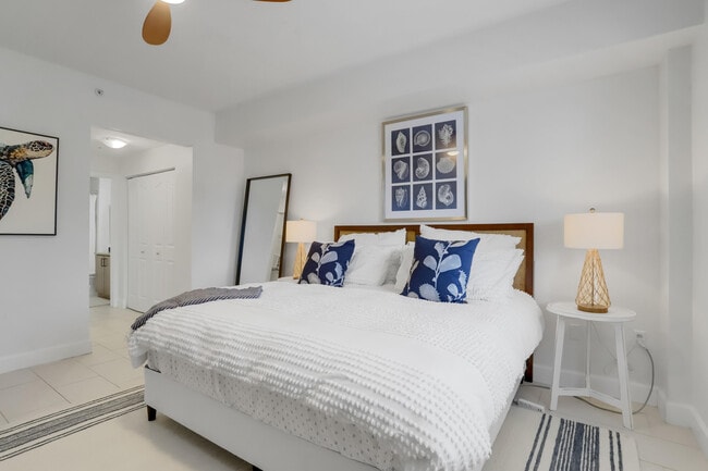 Building Photo - 250 NE 3rd Ave