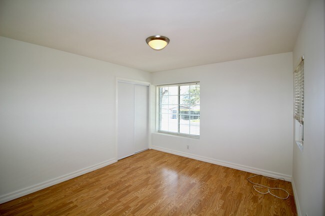 Building Photo - 4420 Lowell Ave