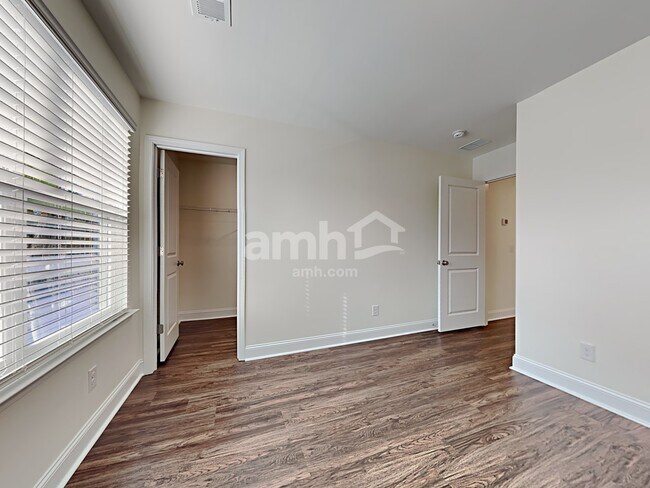 Building Photo - 1809 Produce Ln