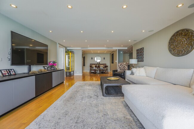 Building Photo - 1212 N Lake Shore Dr