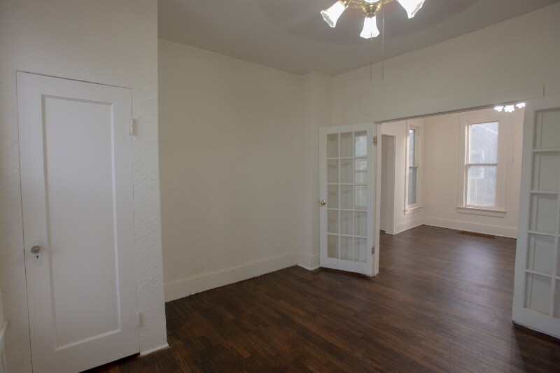 Building Photo - 1185 SW Macvicar Ave