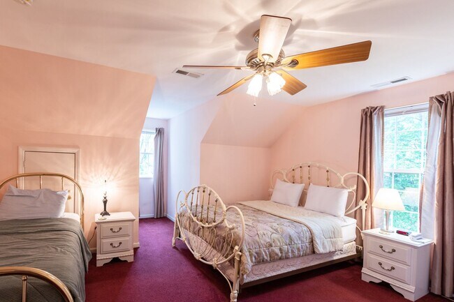 Building Photo - ***MONTREAT SCHOOL YEAR RENTAL***