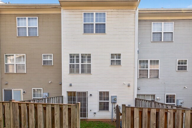 Building Photo - 13504 Hamlet Square Ct