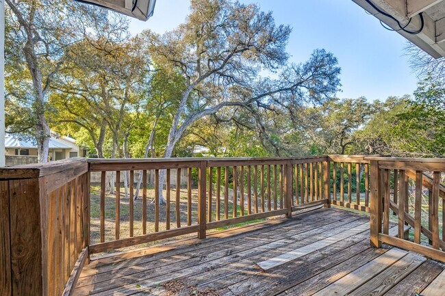 Building Photo - 3-BEDROOM HOME IN FANTASTIC ALAMO HEIGHTS ...