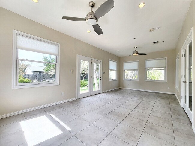 Building Photo - 3/BR 2/BA Single-Level Home with Sunroom a...