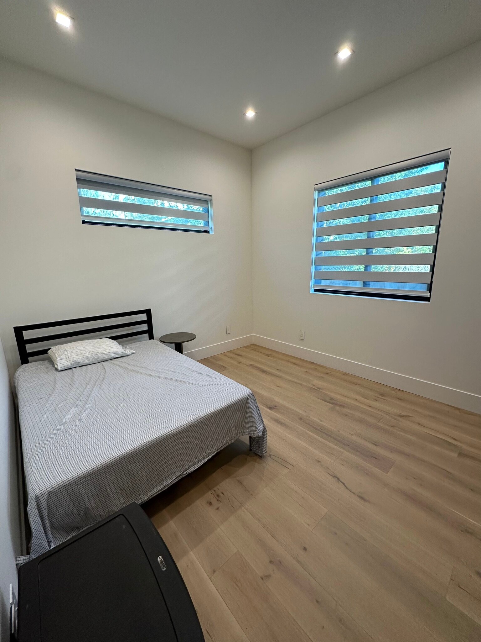 Oversized Bedroom - 438 Burgoyne St