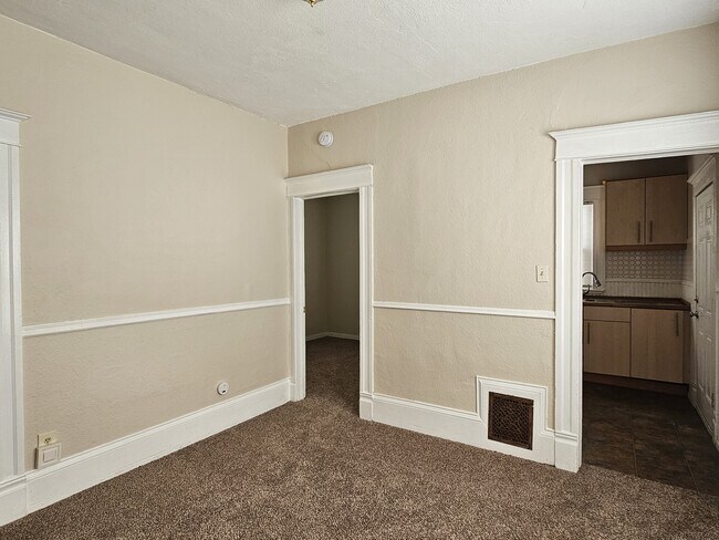 Building Photo - 906 W Colorado Ave