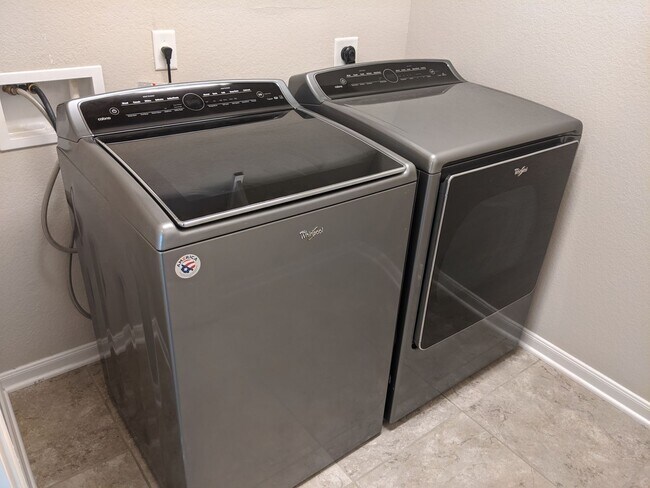 Building Photo - Available August 2026! Beautiful Home in Bryan!