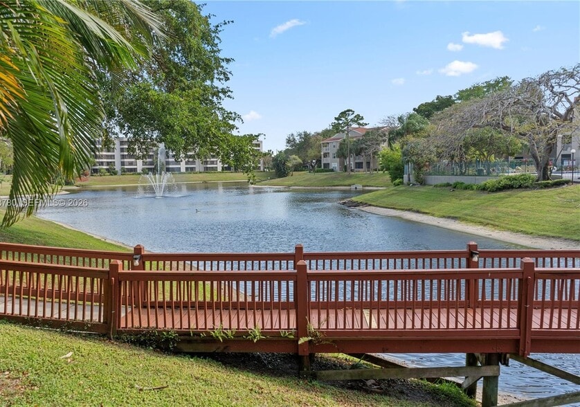 Building Photo - 1725 Palm Cove Blvd